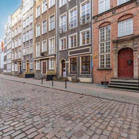Old Town Chlebnicka Street By Downtown * Gdańsk
