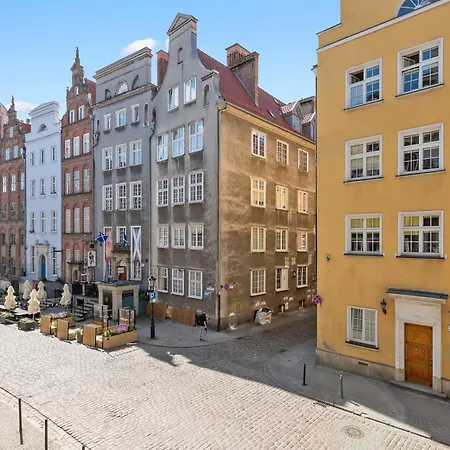 Old Town Chlebnicka Street By Downtown Gdańsk